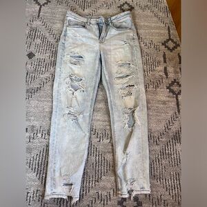 Light Wash Ripped Jeans